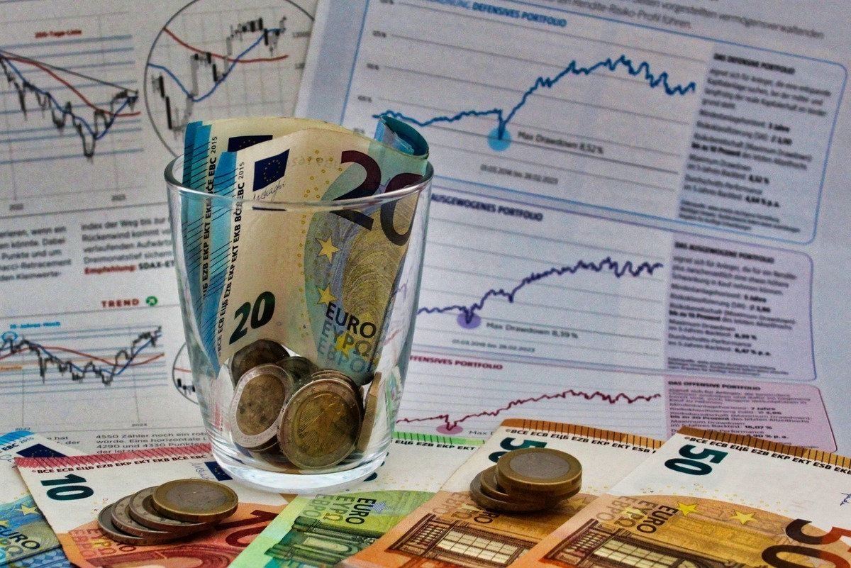 Umfassender Marktbericht zum Immobilienmarkt in Stralsund: Angebotslage, Nachfragesegmente, Lagequalitäten und Stadtentwicklung – ergänzt um Kennziffern und offizielle Marktberichte.